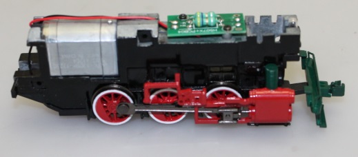 (image for) Complete Loco Chassis w/ Red Wheels (HO 0-6-0)